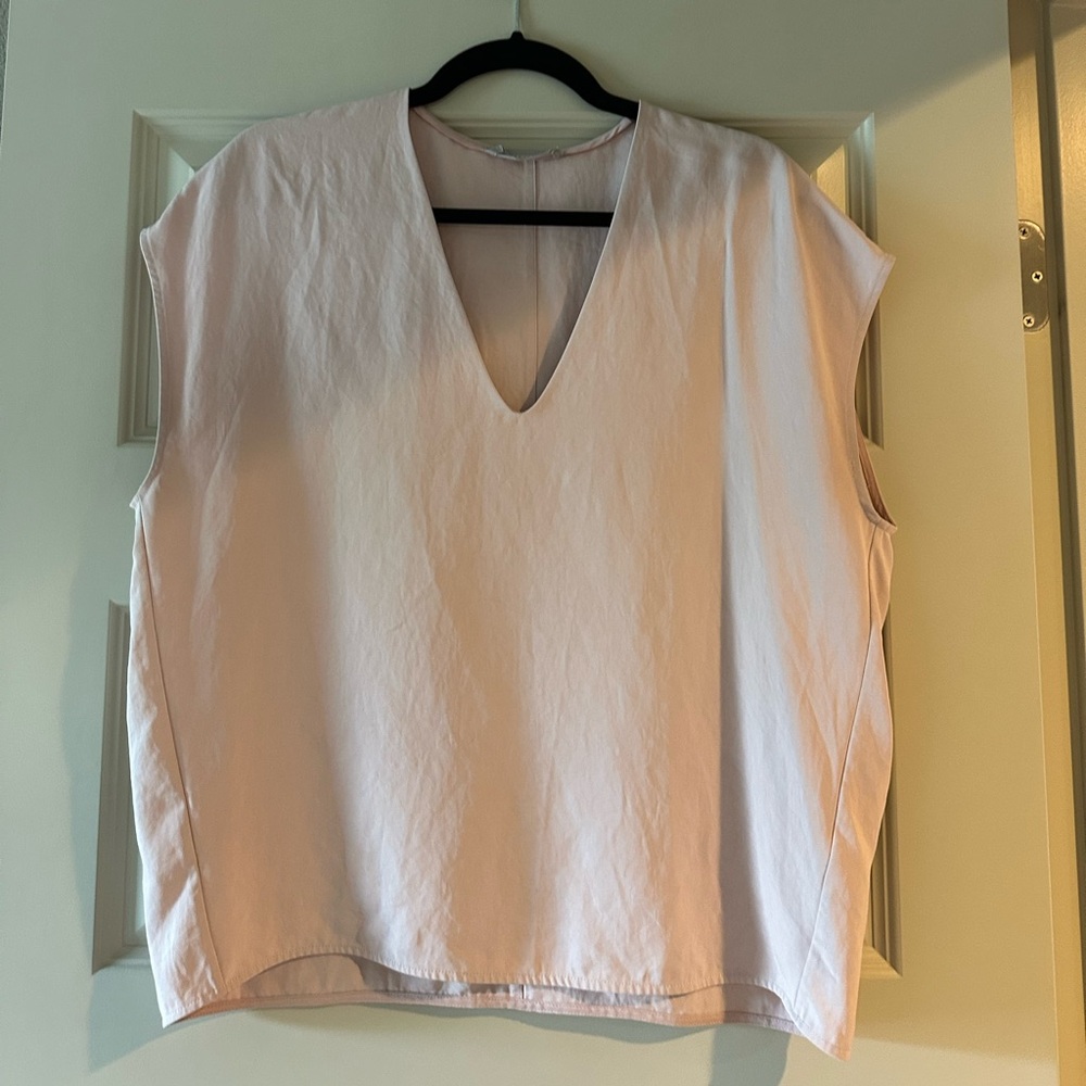 EVERLANE Japanese Go Weave V-Neck blouse in Rose Pink - Picture 4 of 8